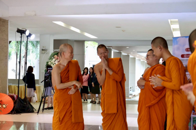 บุคลากรและสามเณร โรงเรียนสาธิตมหาวิทยาลัยมหามกุฏราชวิทยาลัย ร่วมกิจกรรมและจัดนิทรรศการวันอุดมศึกษา มมร ประจำปี ๒๕๖๘